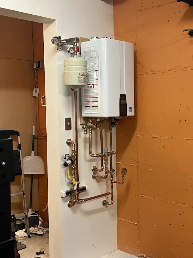 Plumbing technician inspecting water heater connections in Palos Hills